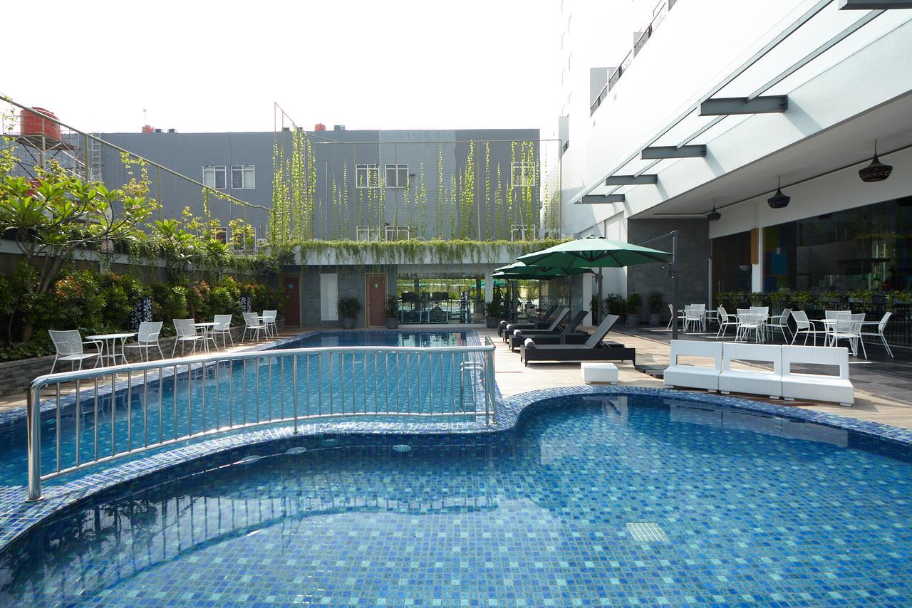 Ibis Styles Cikarang Hotel Bekasi Exterior photo